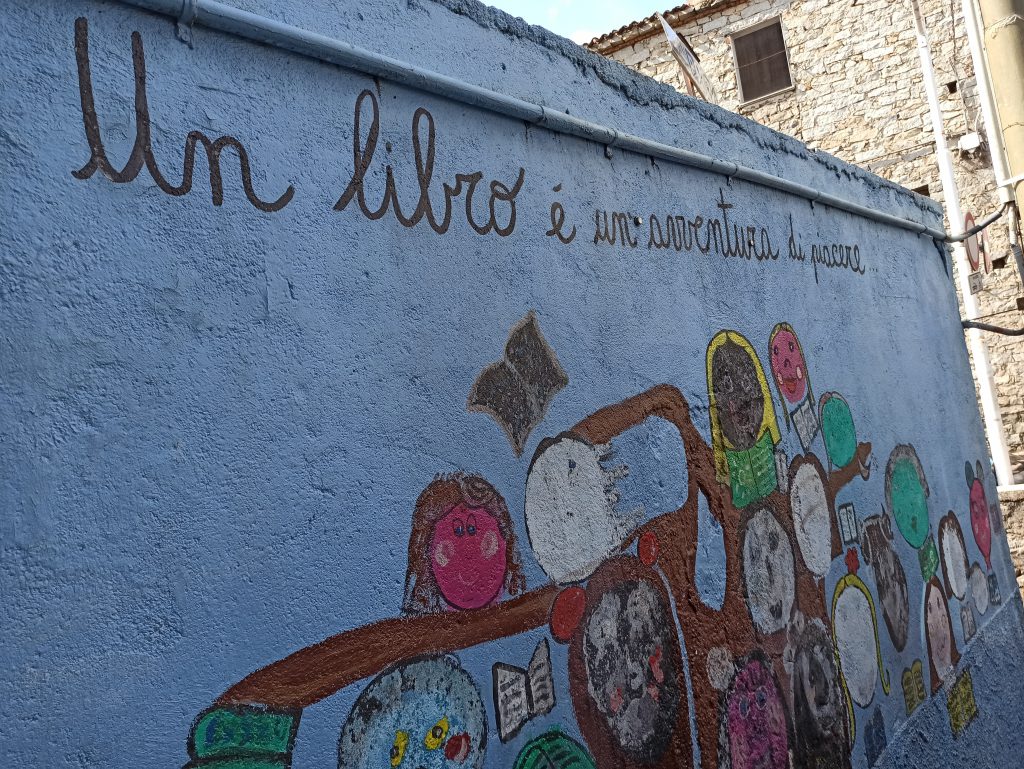 Cosa vedere a Orgosolo, il borgo dei murales nel cuore della Barbagia