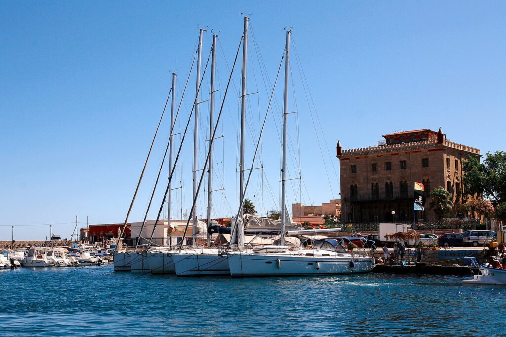 Favignana, piccola guida al gioiello delle Isole Egadi