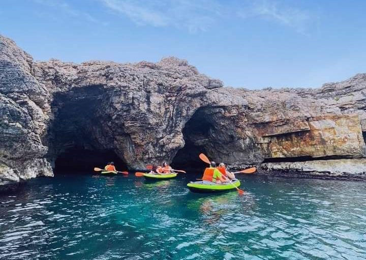 Escursione in canoa a Polignano a Mare